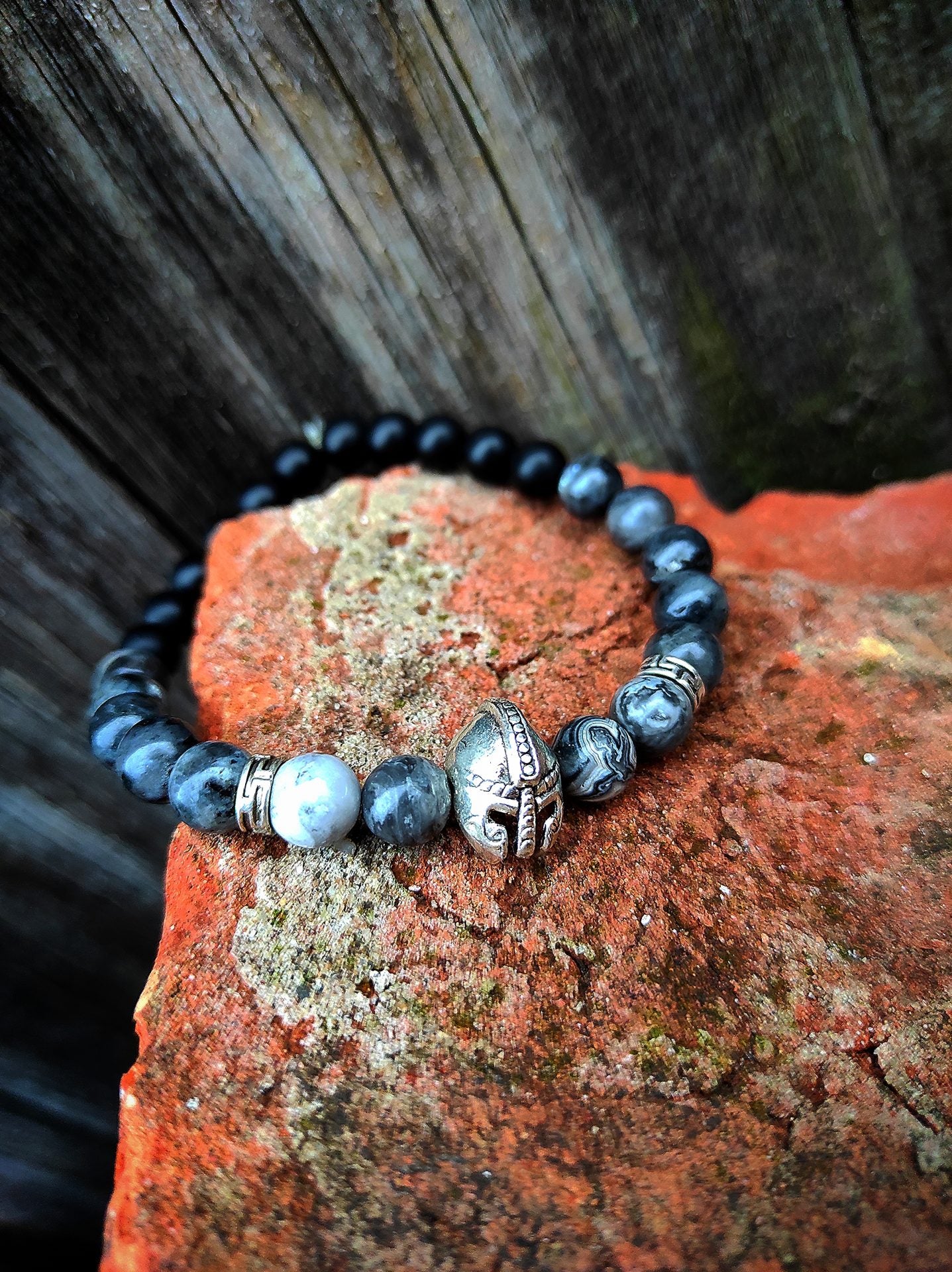 Jáspis ásvány karkötő spártai sisakos